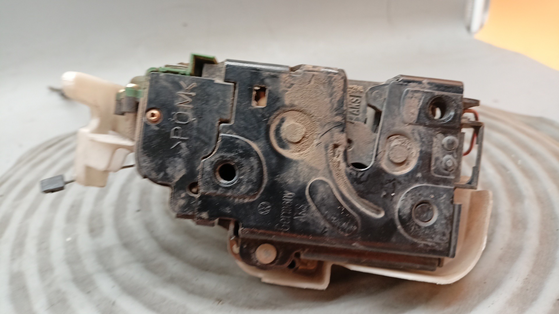 Fechadura Porta Frente Esquerda VOLKSWAGEN GOLF IV (1J1) | 97 - 07 Imagem-3