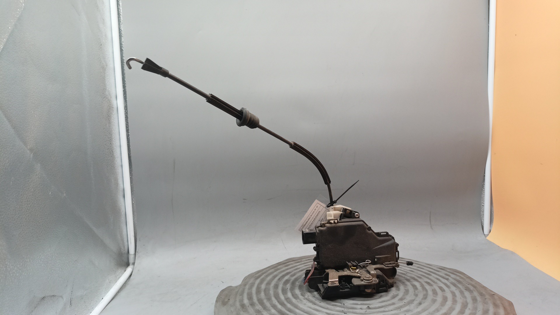 Fechadura Porta Frente Esquerda VOLKSWAGEN GOLF IV (1J1) | 97 - 07 Imagem-0