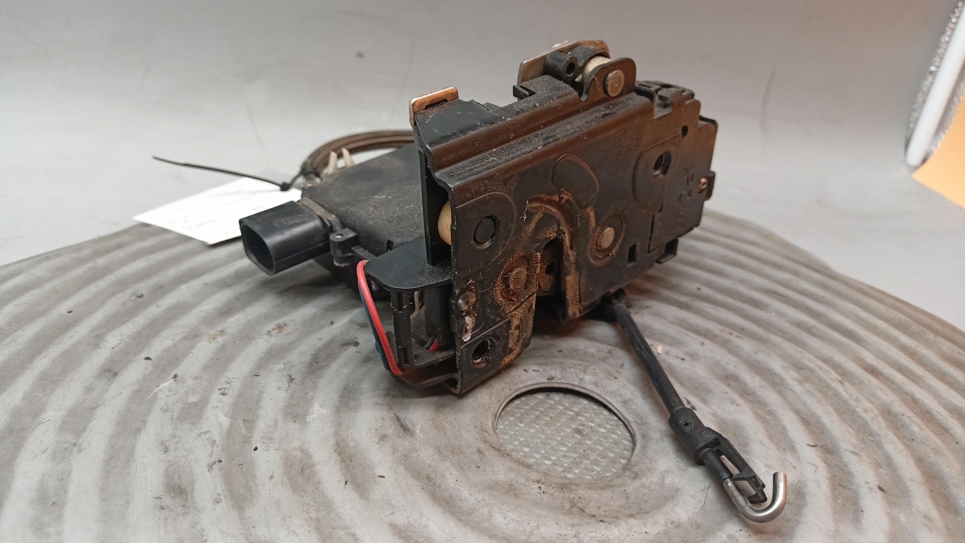 Fechadura Porta Frente Esquerda VOLKSWAGEN GOLF IV (1J1) | 97 - 07 Imagem-4