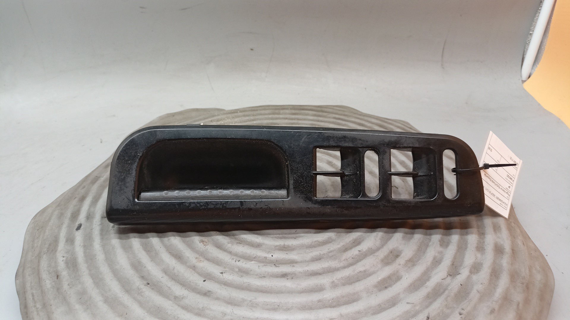 Pega Interior Porta Frente Esquerda VOLKSWAGEN GOLF IV (1J1) | 97 - 07 Imagem-0