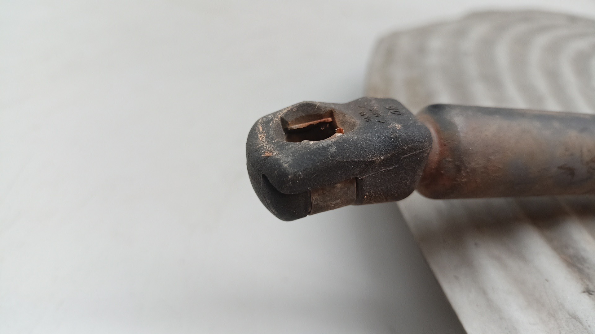 Heckklappendämpfer VOLKSWAGEN GOLF IV (1J1) | 97 - 07 Imagem-3