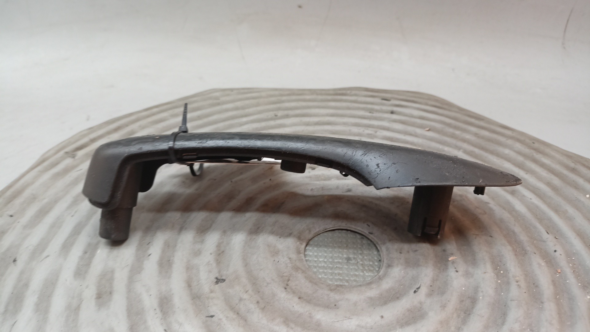 Pega Interior Porta Frente Direita VOLKSWAGEN GOLF IV (1J1) | 97 - 07 Imagem-1