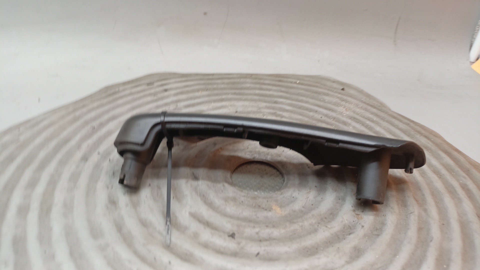 Pega Interior Porta Traseira Esquerda VOLKSWAGEN GOLF IV (1J1) | 97 - 07 Imagem-1