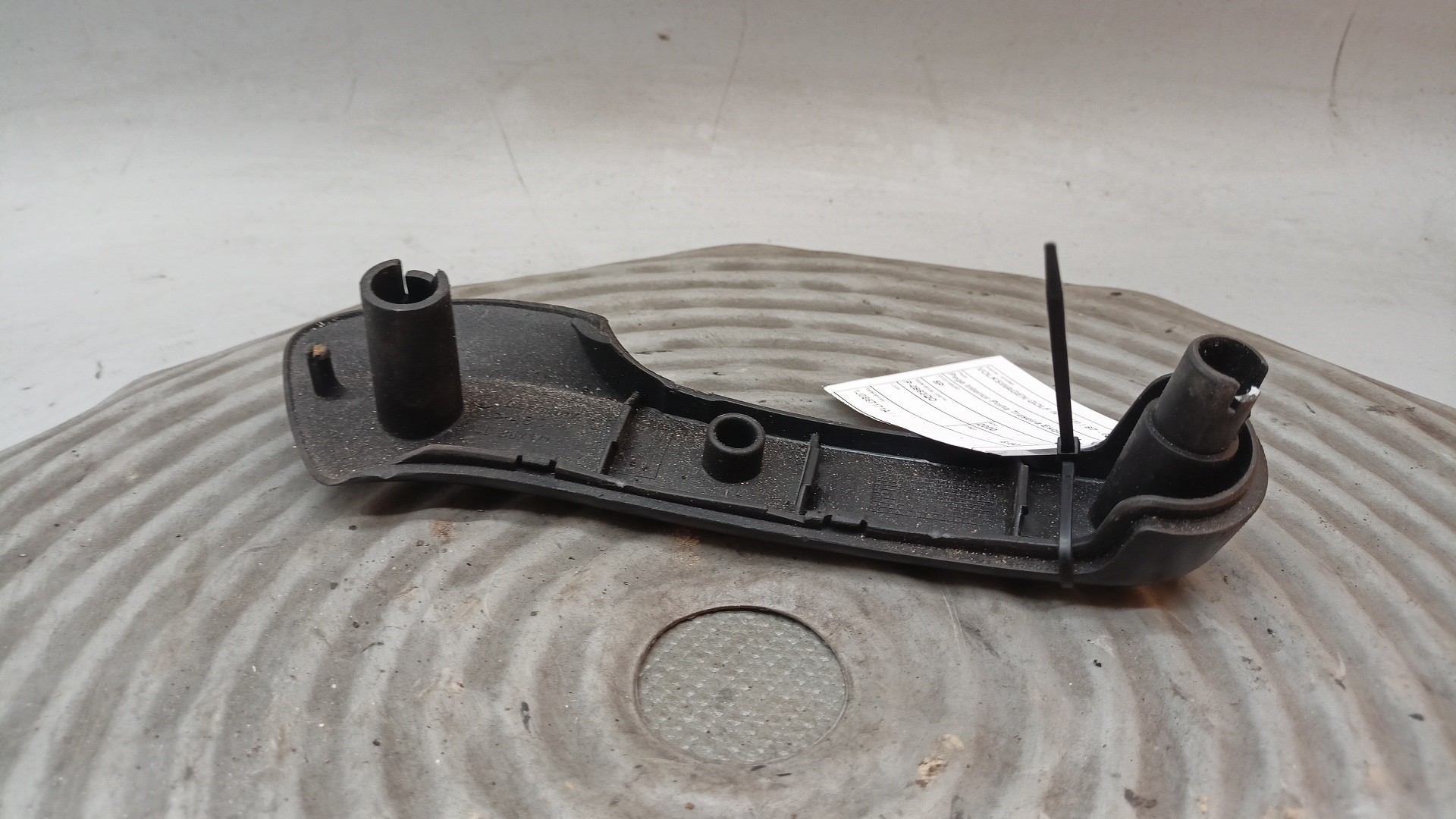 Pega Interior Porta Traseira Esquerda VOLKSWAGEN GOLF IV (1J1) | 97 - 07 Imagem-2