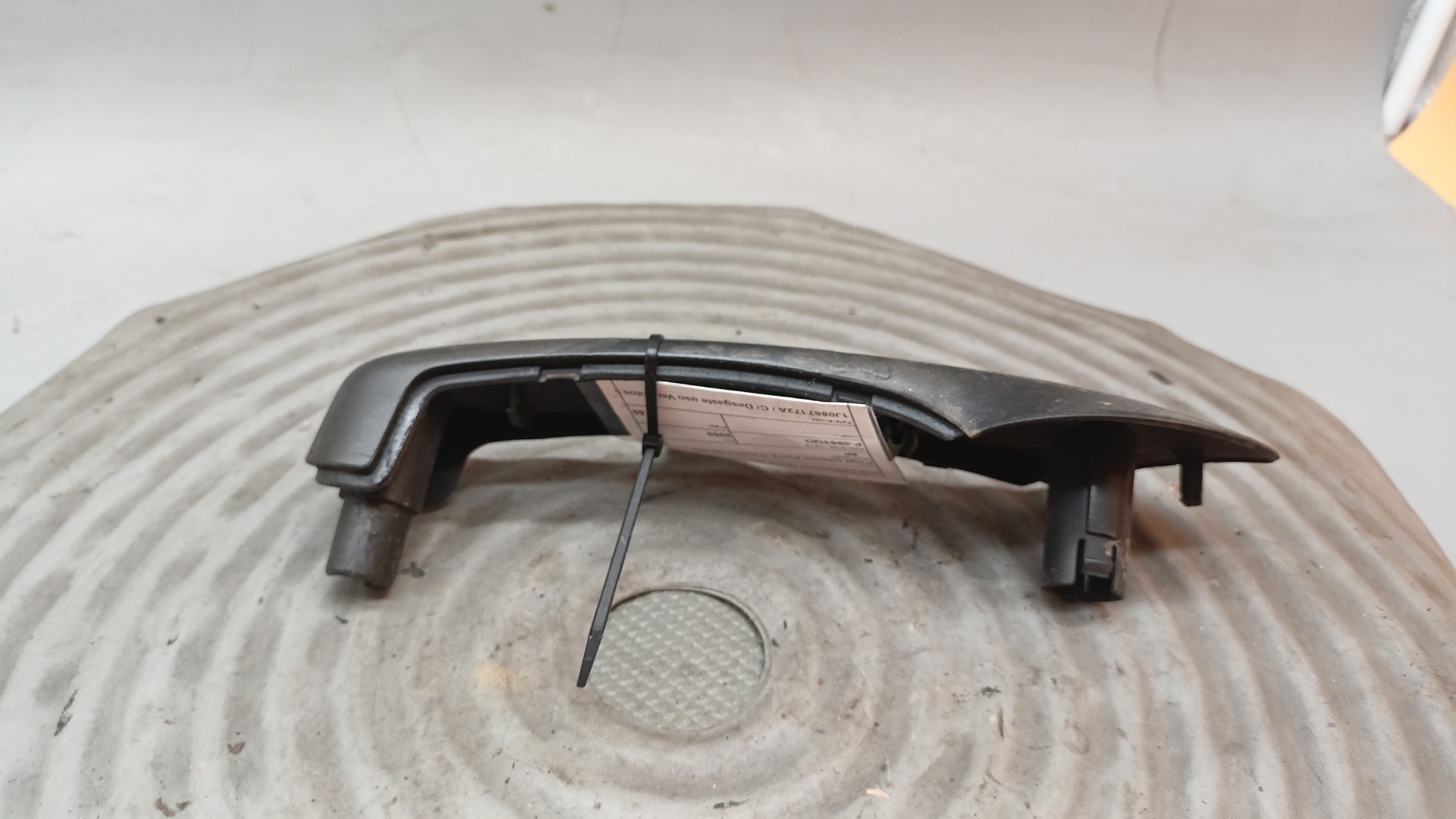 Pega Interior Porta Traseira Direita VOLKSWAGEN GOLF IV (1J1) | 97 - 07 Imagem-1