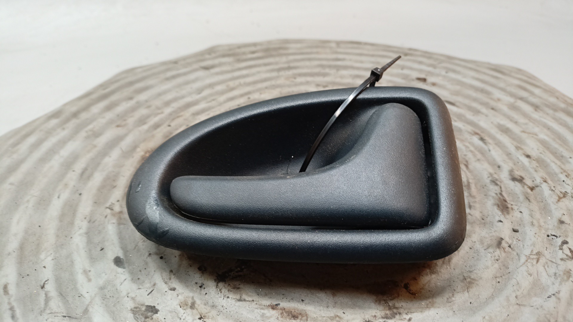 Puxador Interior Porta Traseiro Direito RENAULT CLIO II Caixa (SB0/1/2_) | 98 - 