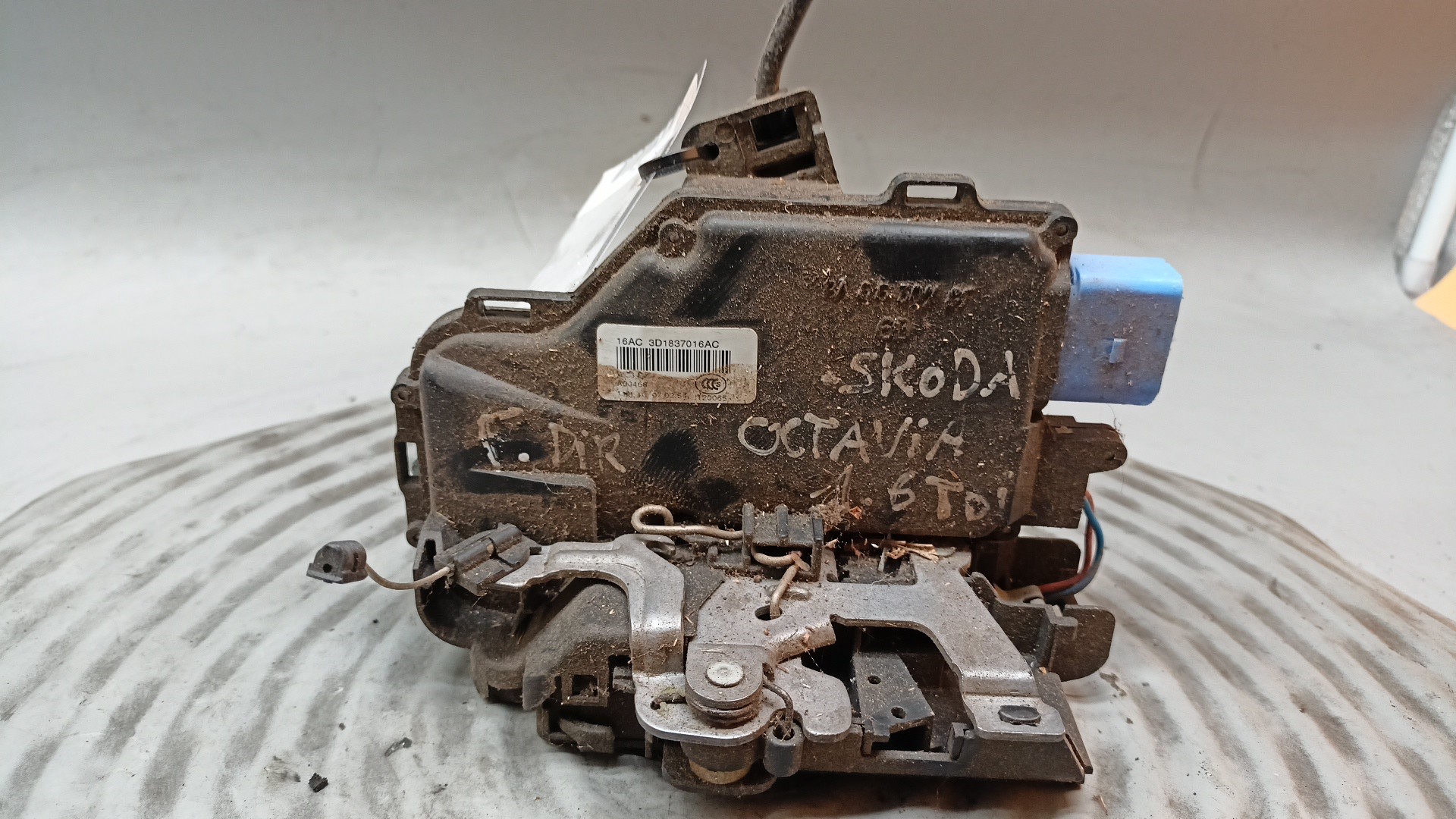 Fechadura Porta Frente Direita SKODA OCTAVIA II Combi (1Z5) | 04 - 13