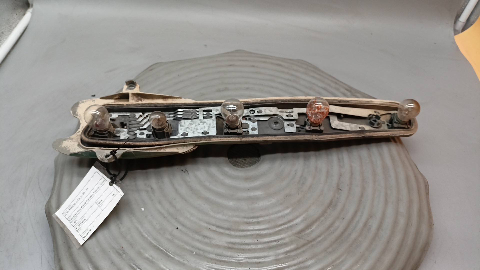 Suporte Luz Placa Farolim Taseiro Direito FIAT PUNTO (176_) | 93 - 99