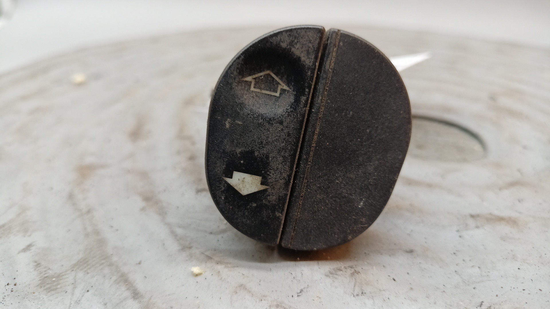 Interruttore pulsante Alzacristalli Finestrino FORD FIESTA V (JH_, JD_) | 01 - 14