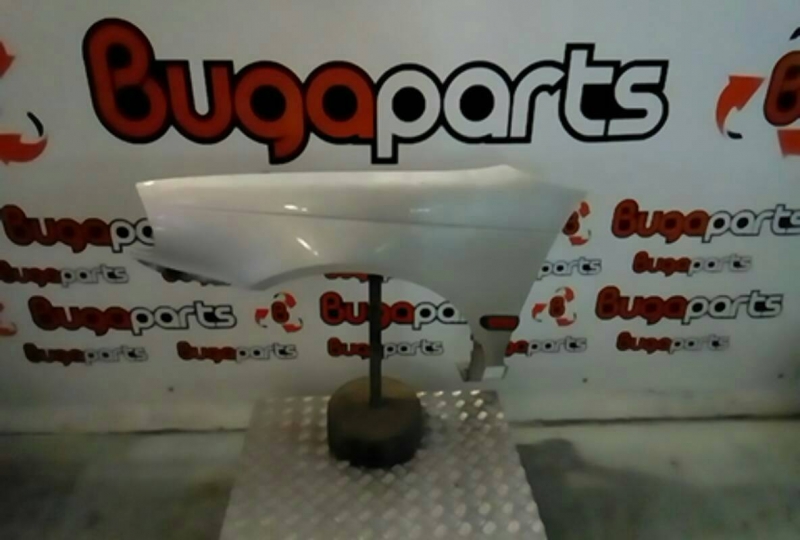 Guarda Lamas Esquerdo TOYOTA AVENSIS (_T22_) | 97 - 03