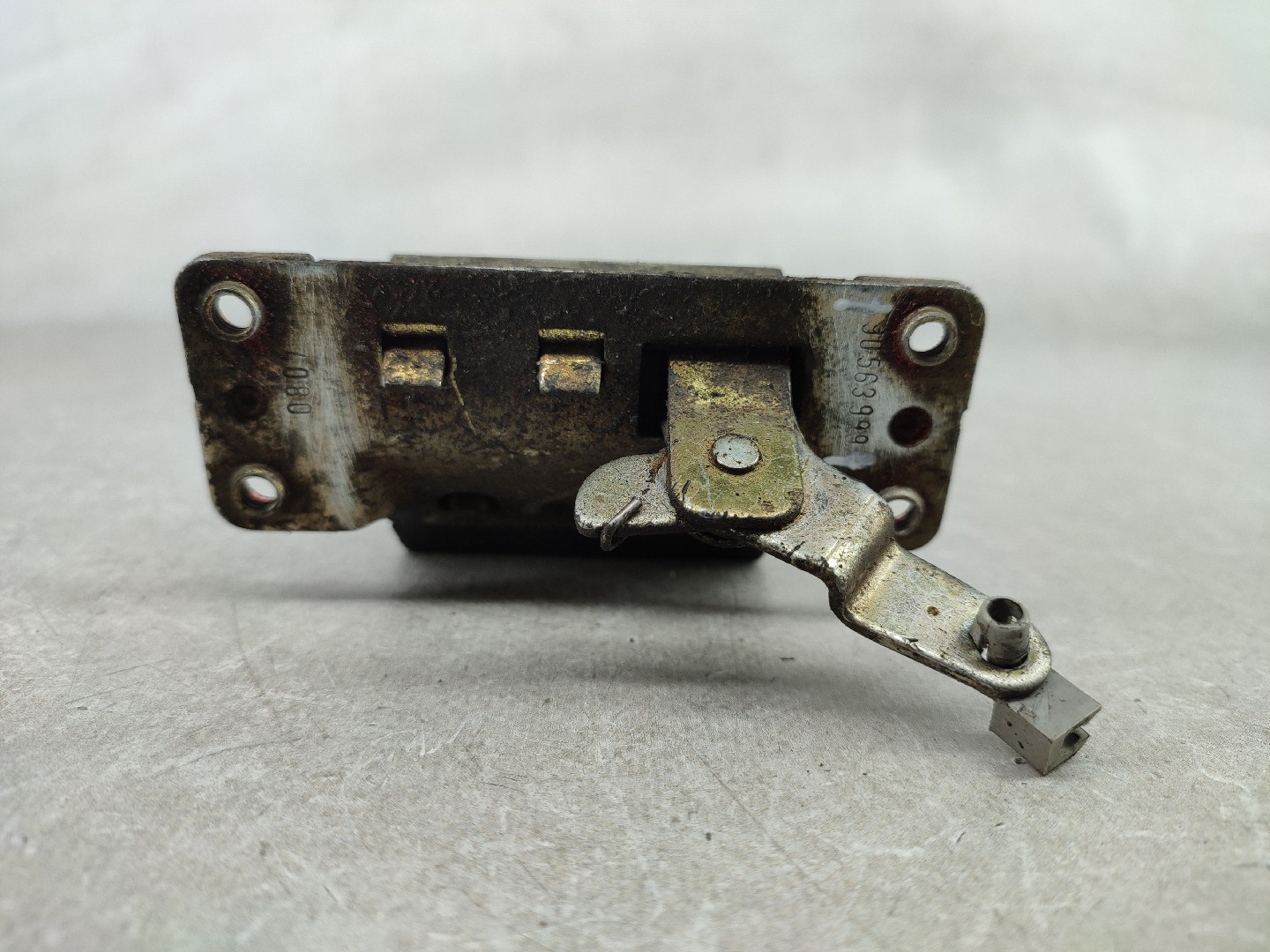 Tailgate lock OPEL VECTRA B Combi (J96) | 96 - 03 Imagem-1