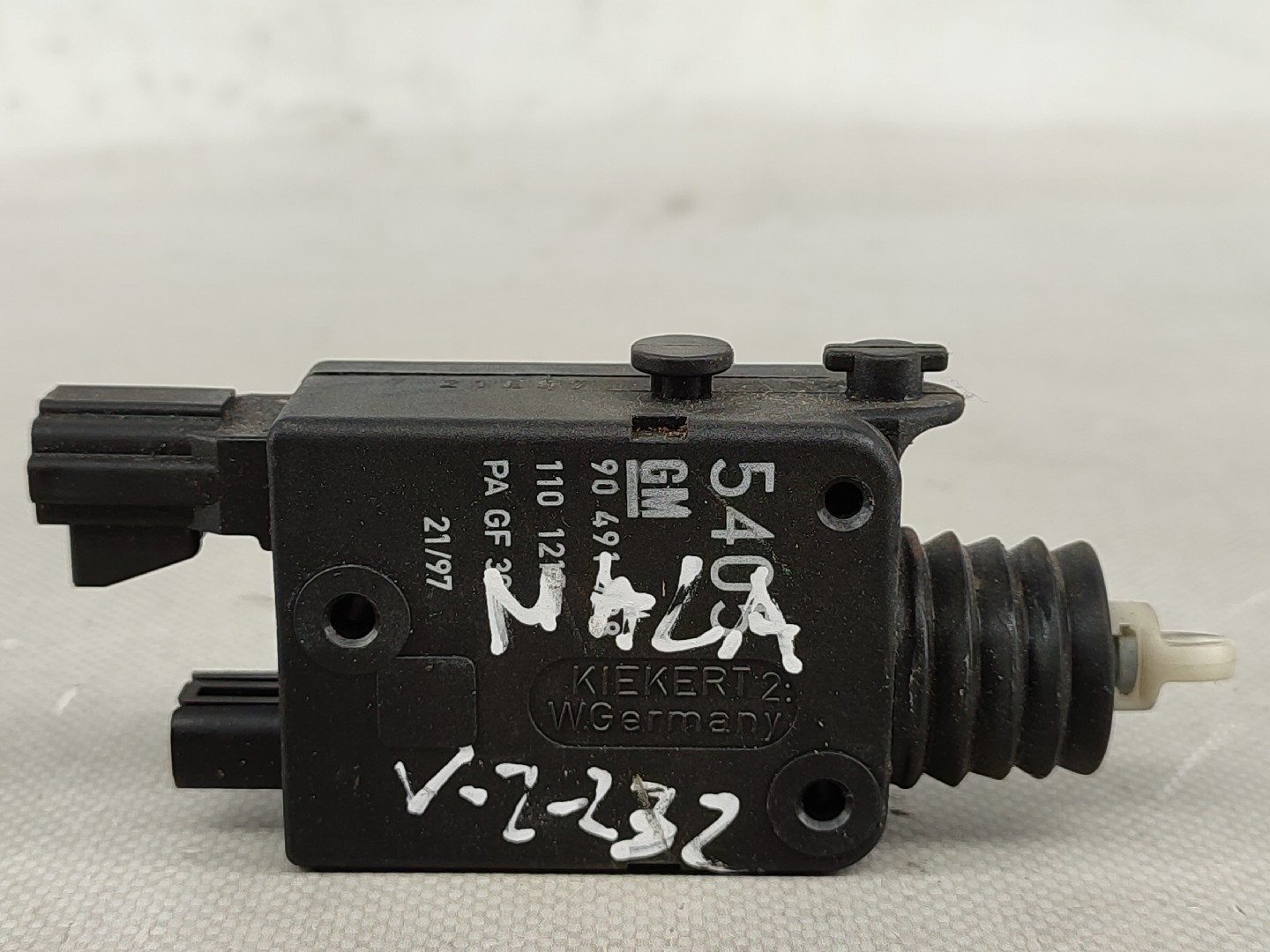 Tailgate Central locking system  OPEL VECTRA B Combi (J96) | 96 - 03 Imagem-0