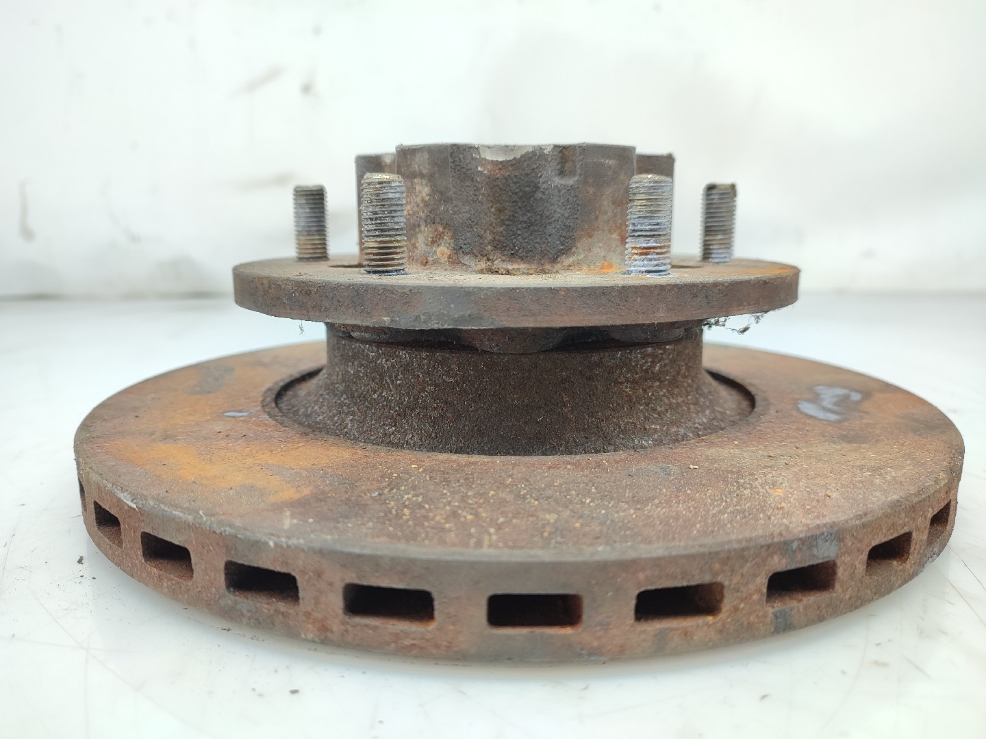 Front Left Wheel Hub HYUNDAI GALLOPER I | 91 - 98 Imagem-0