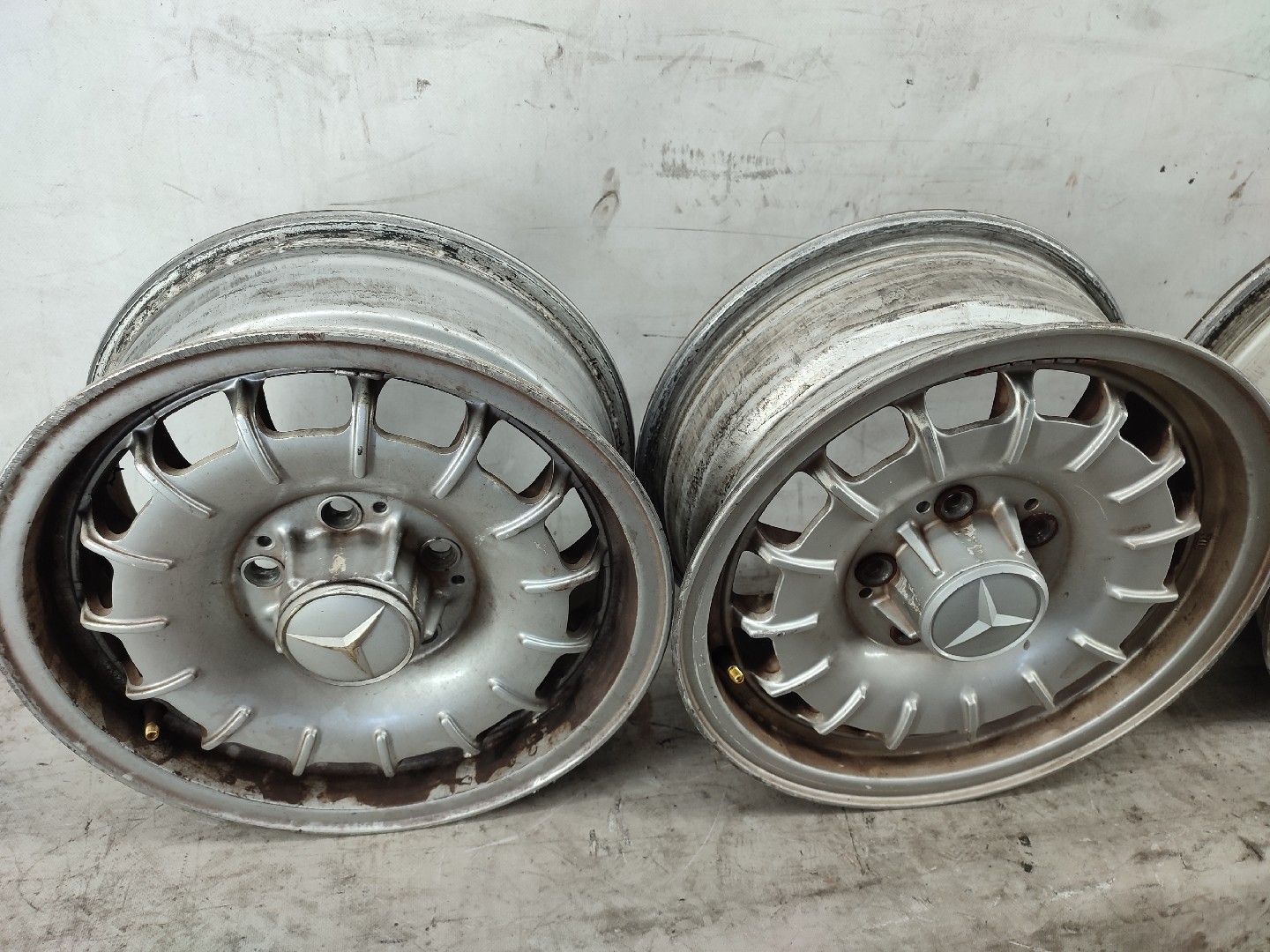 Jantes Especiais MERCEDES-BENZ TRÊS VOLUMES (W123) | 76 - 85 Imagem-1