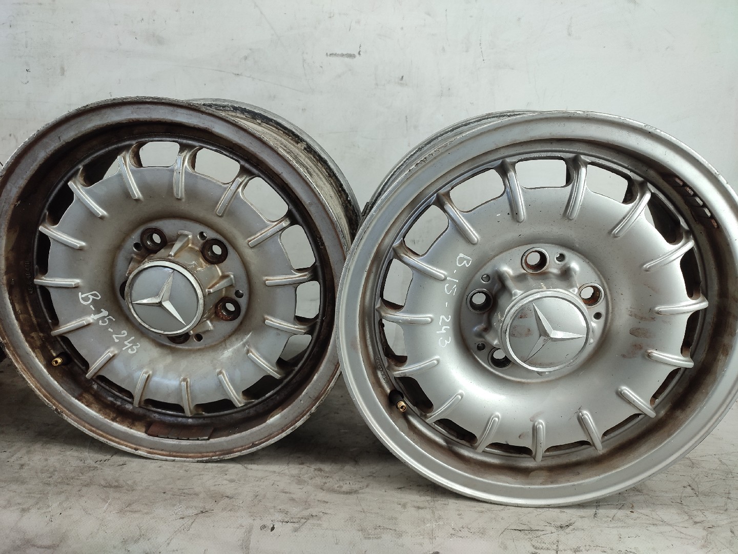 Jantes Especiais MERCEDES-BENZ TRÊS VOLUMES (W123) | 76 - 85 Imagem-2