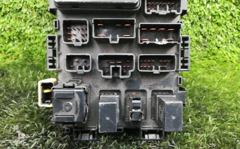 Caja reles / fusibles SUZUKI BALENO Hatchback (EG) | 95 - 02 Imagem-1