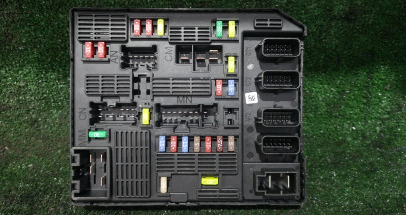 Fuse Box for RENAULT SCÉNIC III | Recife Used Parts