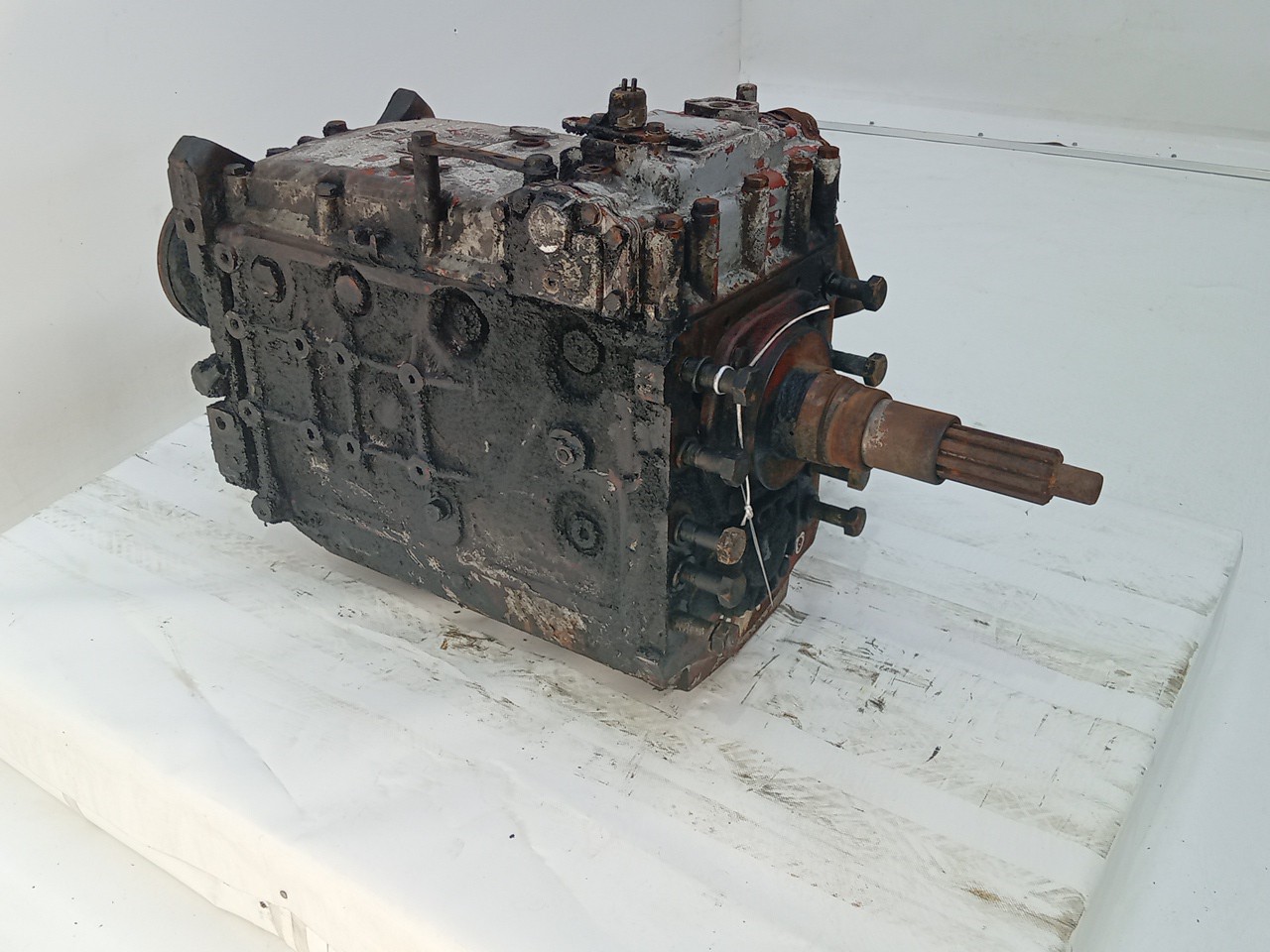 Caixa Velocidades ZF - Imagem-1