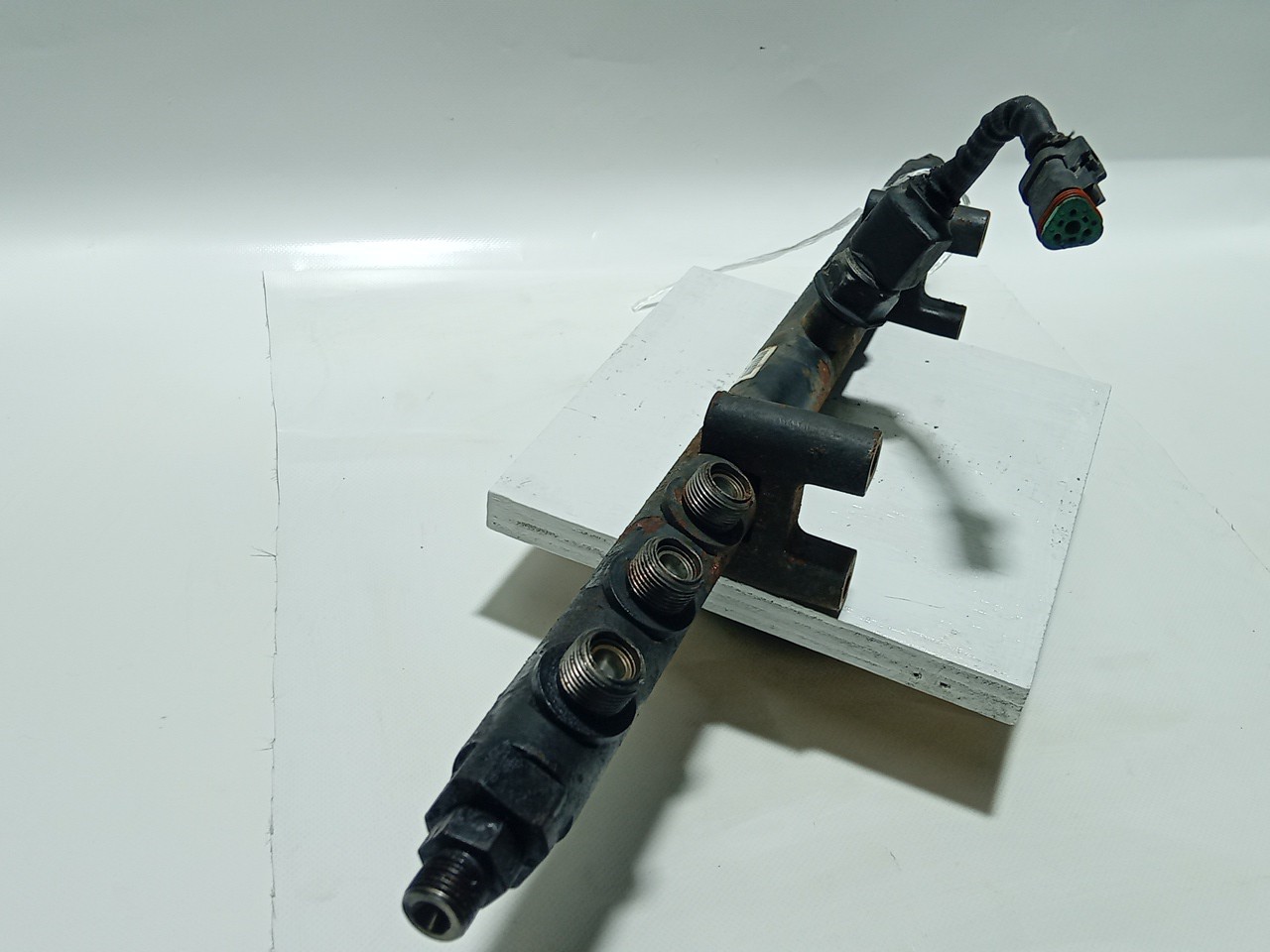 Distribuidor De Combustível (Régua) SCANIA P,G,R,T - series | 03 -  Imagem-1