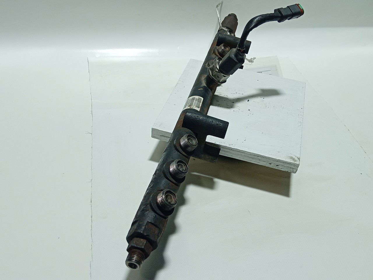 Distribuidor De Combustível (Régua) SCANIA P,G,R,T - series | 03 -  Imagem-1