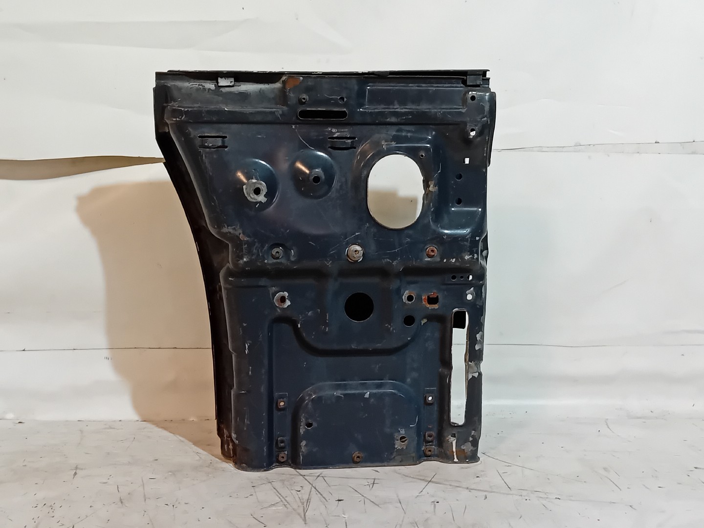 Estribo ESQ SCANIA - Imagem-1