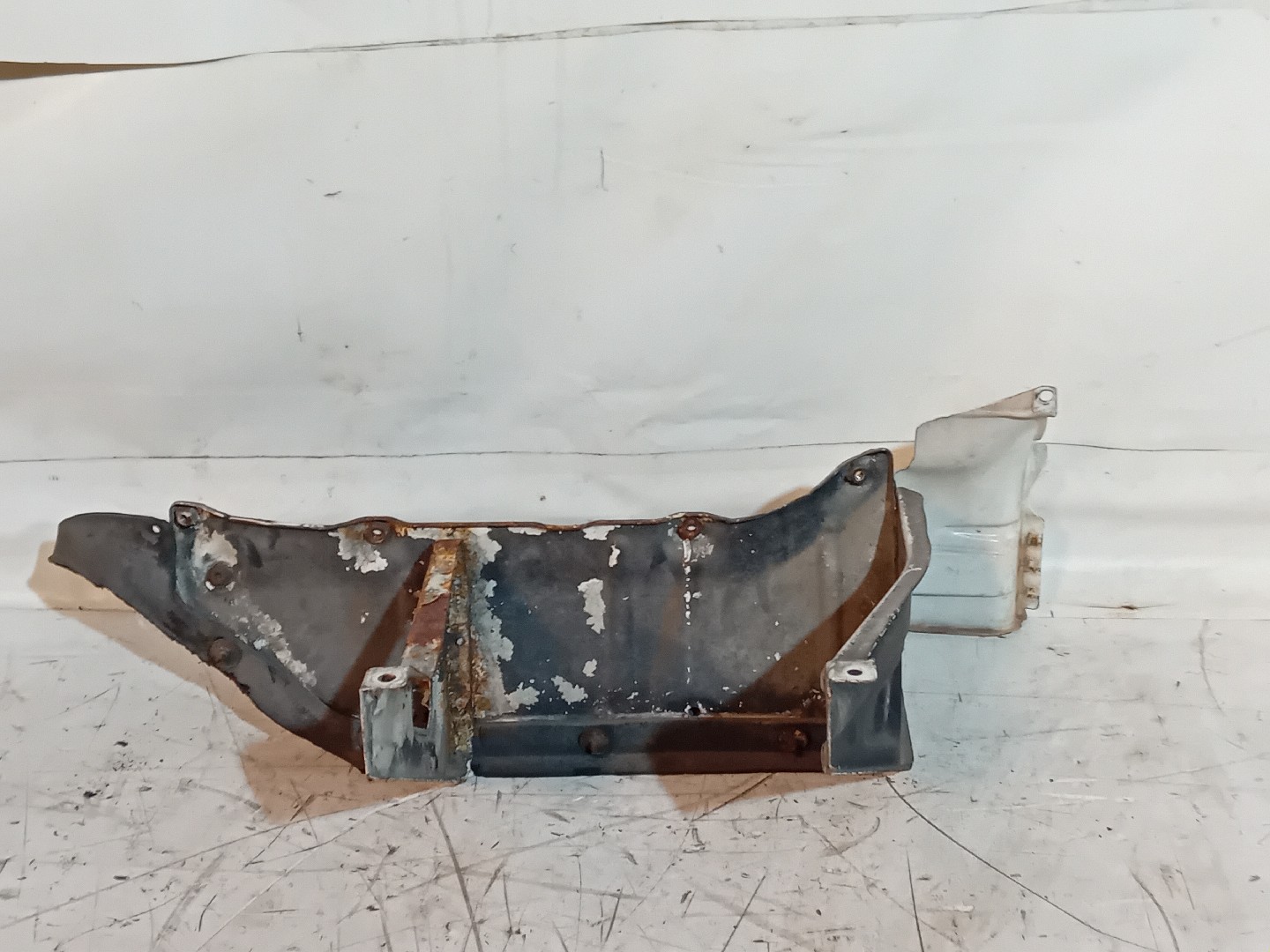 Estribo ESQ SCANIA P/R/S/T/G Imagem-1