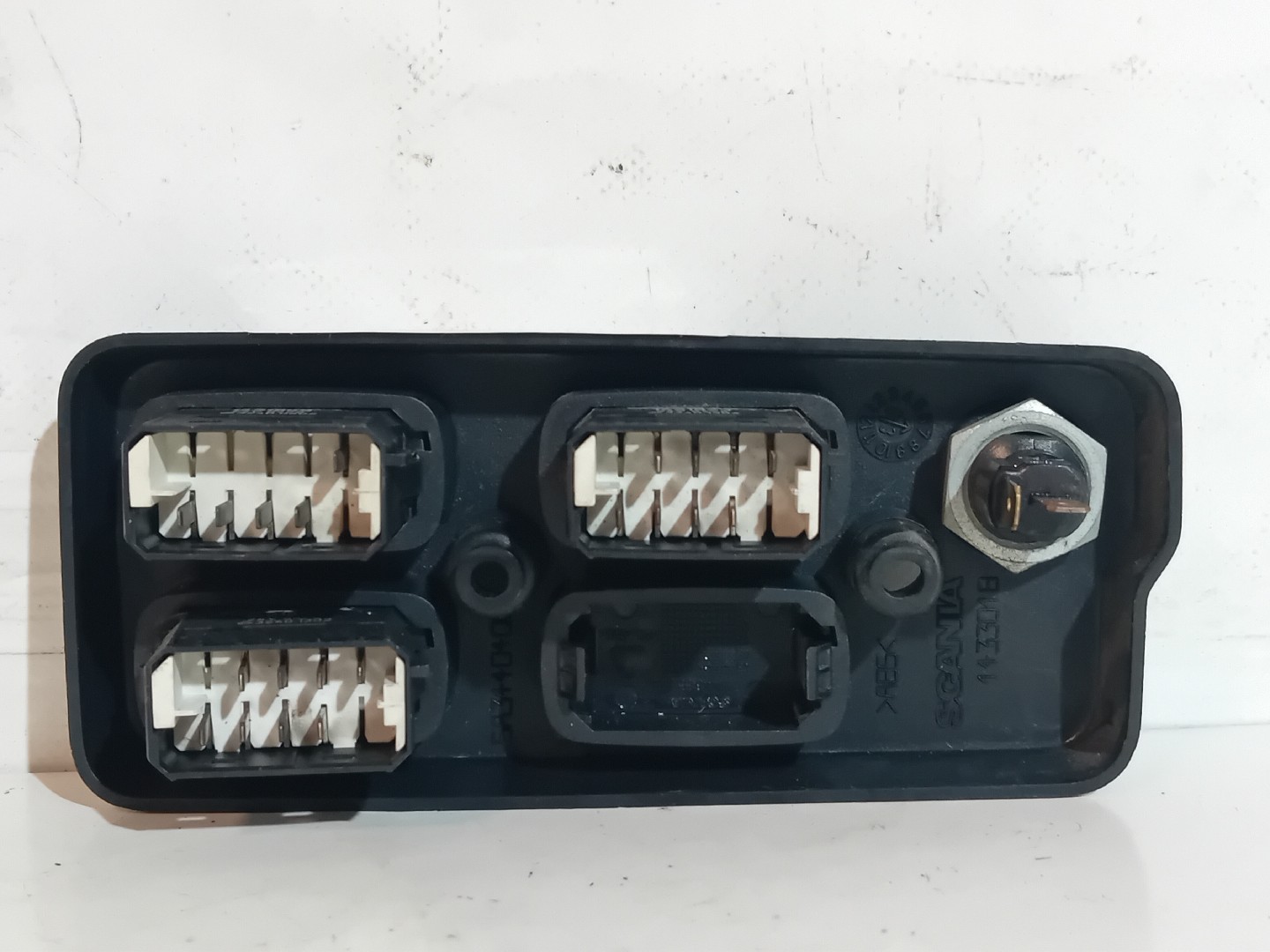 BOTÃO/INTERRUPTOR SCANIA P,G,R,T - series | 03 -  Imagem-1