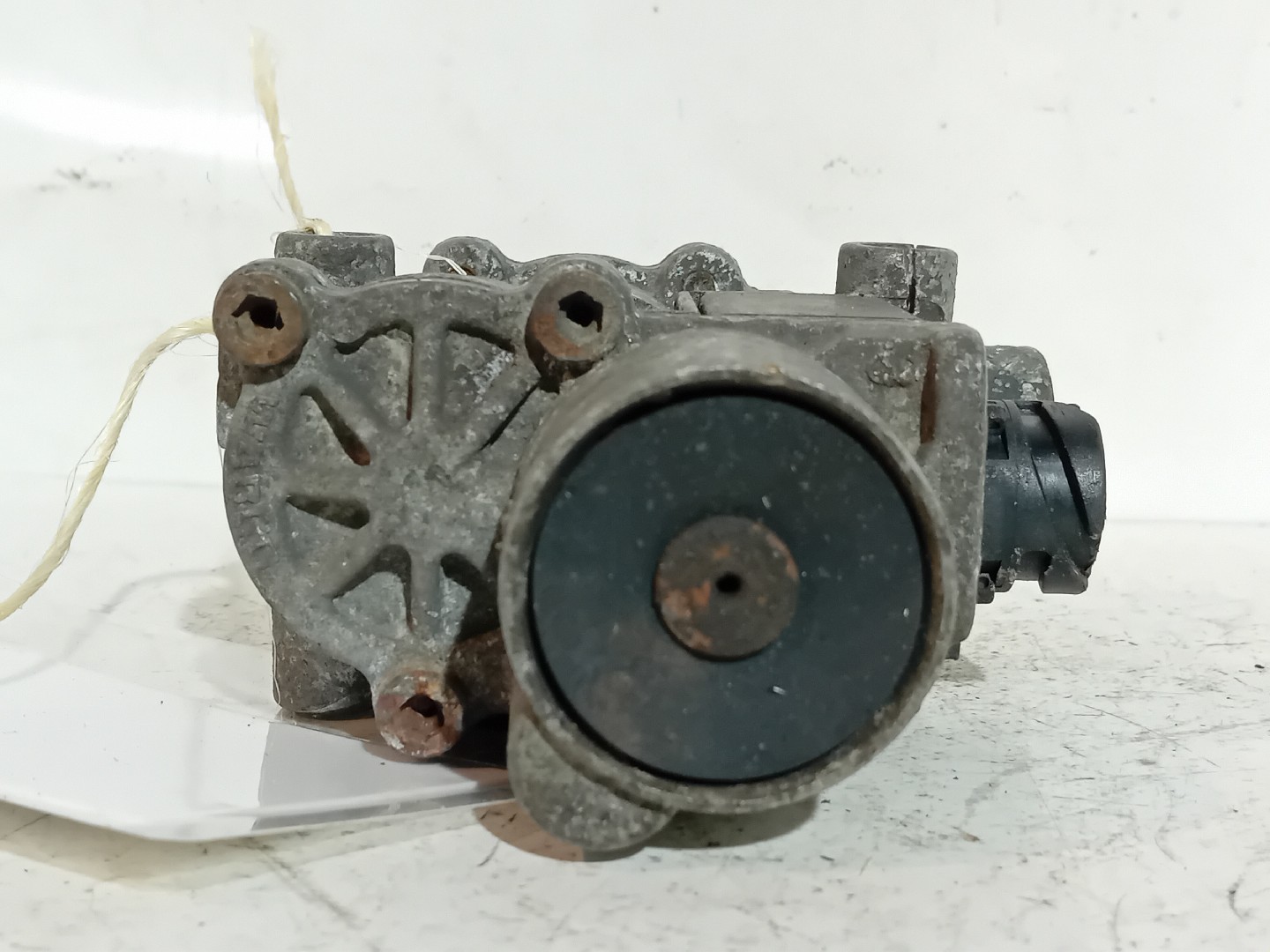 VALVULA SCANIA - Imagem-4