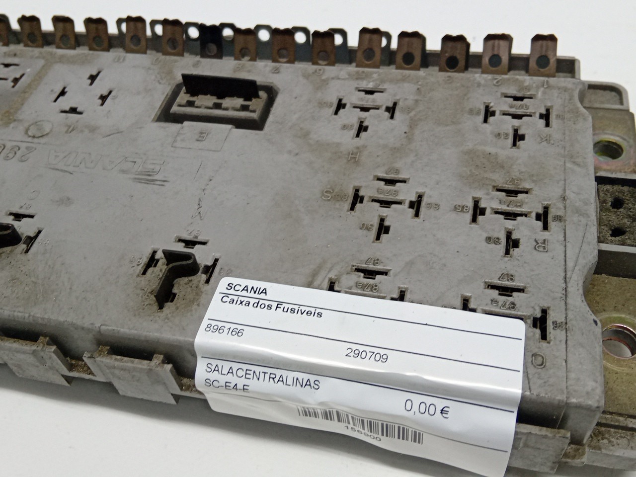 Caixa dos Fusíveis SCANIA P,G,R,T - series | 03 -  Imagem-1