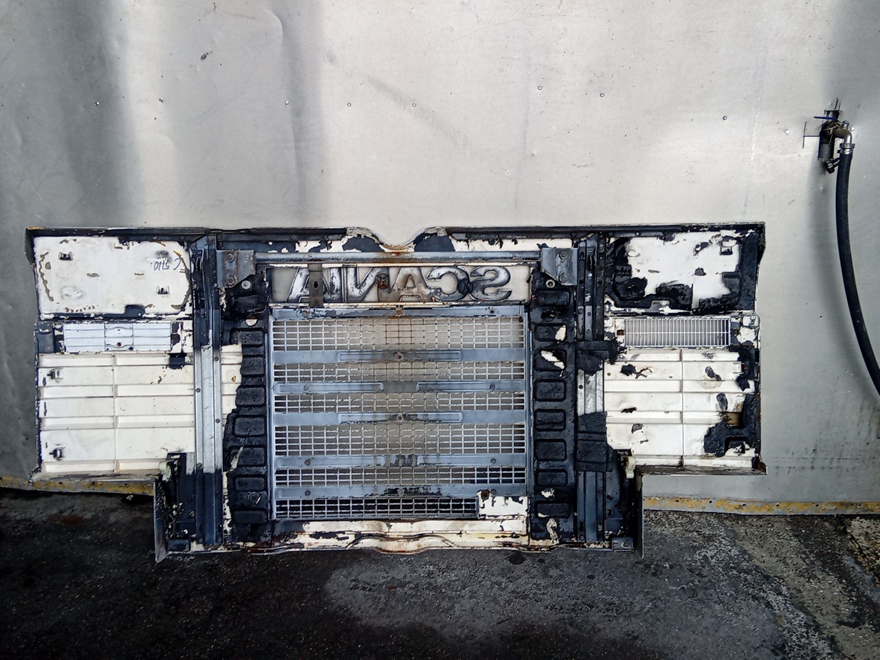 Grelha da Frente SCANIA P82H  Imagem-6