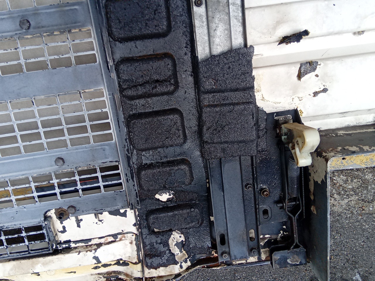 Grelha da Frente SCANIA P82H  Imagem-7