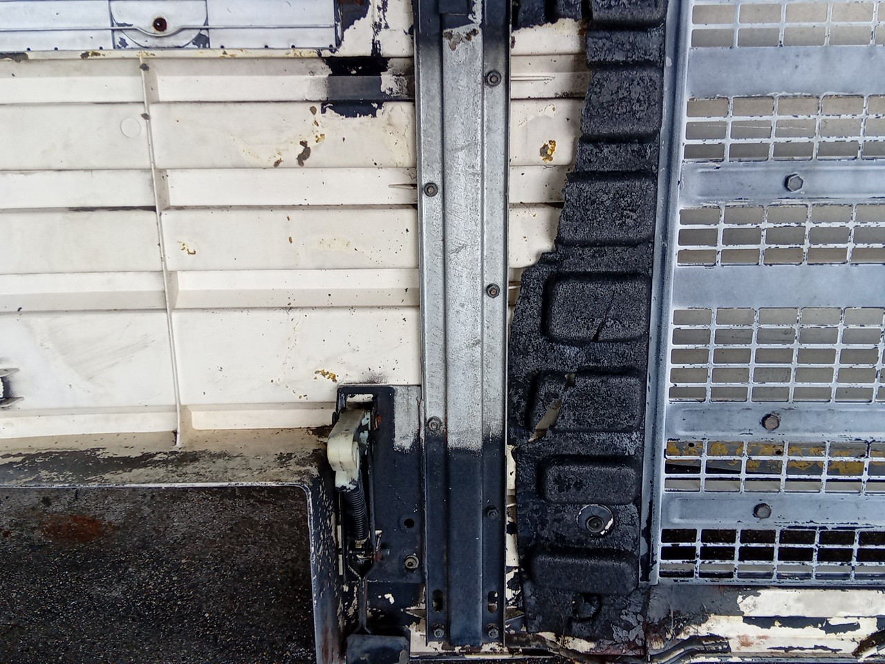 Grelha da Frente SCANIA P82H  Imagem-8