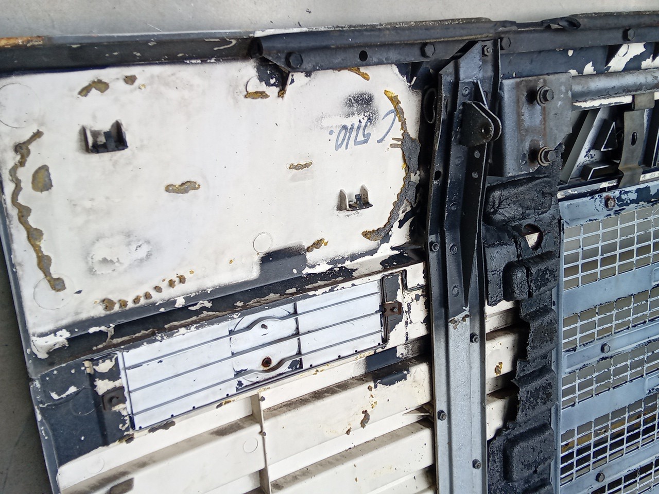 Grelha da Frente SCANIA P82H  Imagem-9