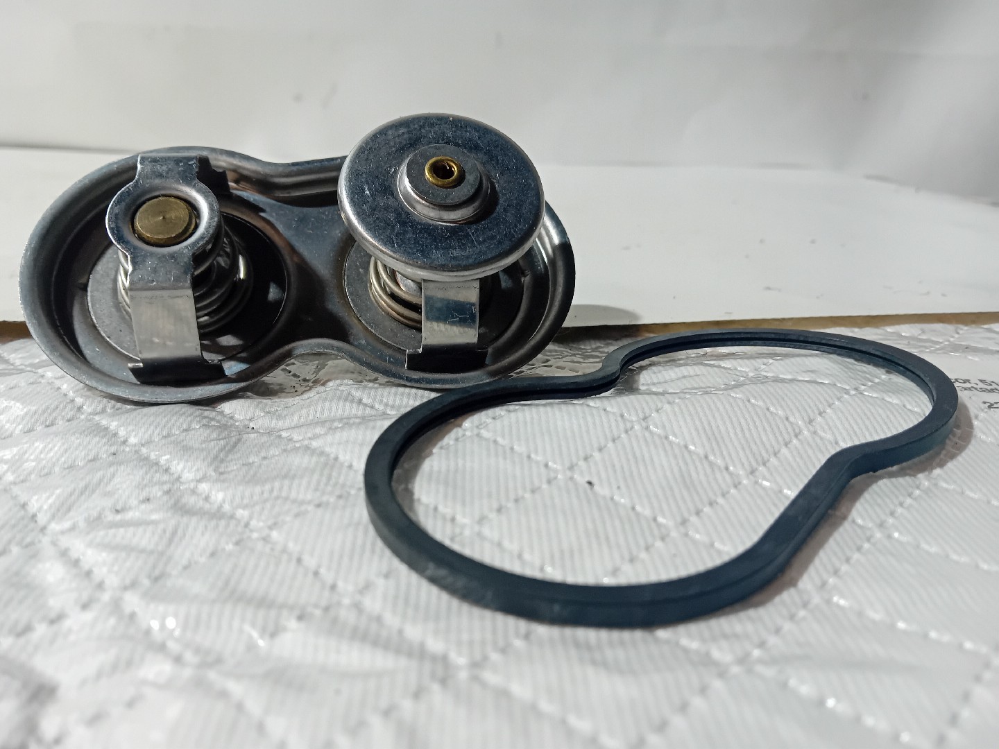 Valvula Termostatica SCANIA - Imagem-1