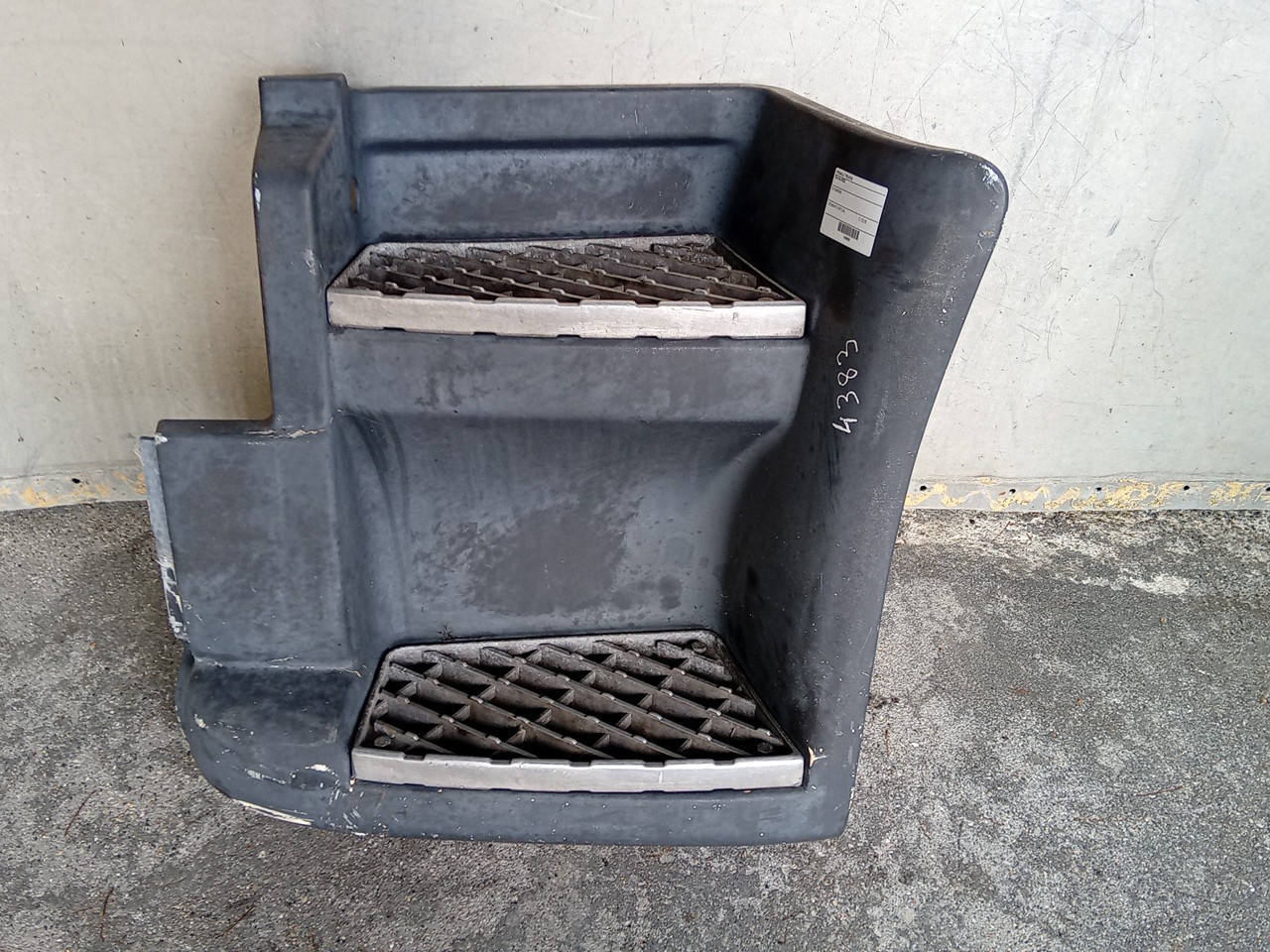 Estribo ESQ RENAULT TRUCKS - ID S_46904