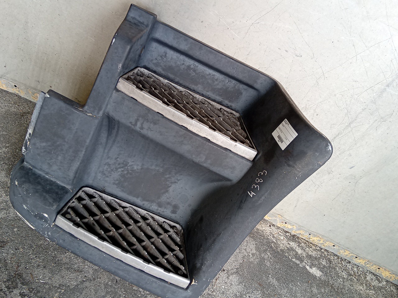 Estribo ESQ RENAULT TRUCKS Midlum | 00 -  Imagem-1