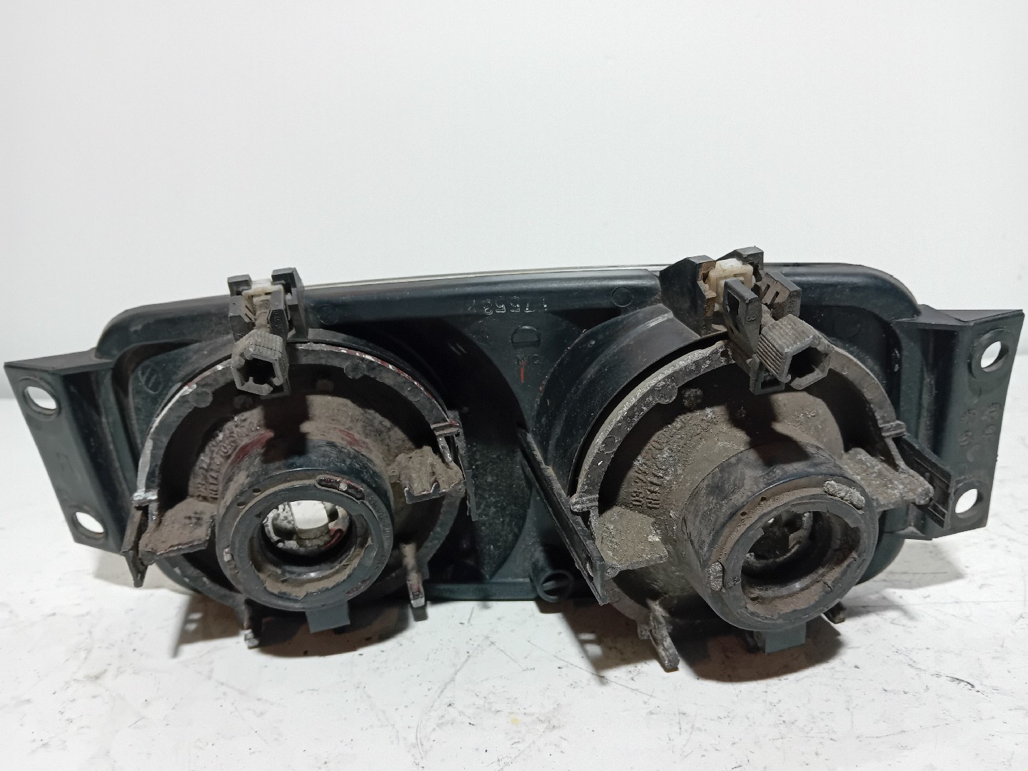 farol nevoeiro SCANIA R124A Imagem-1