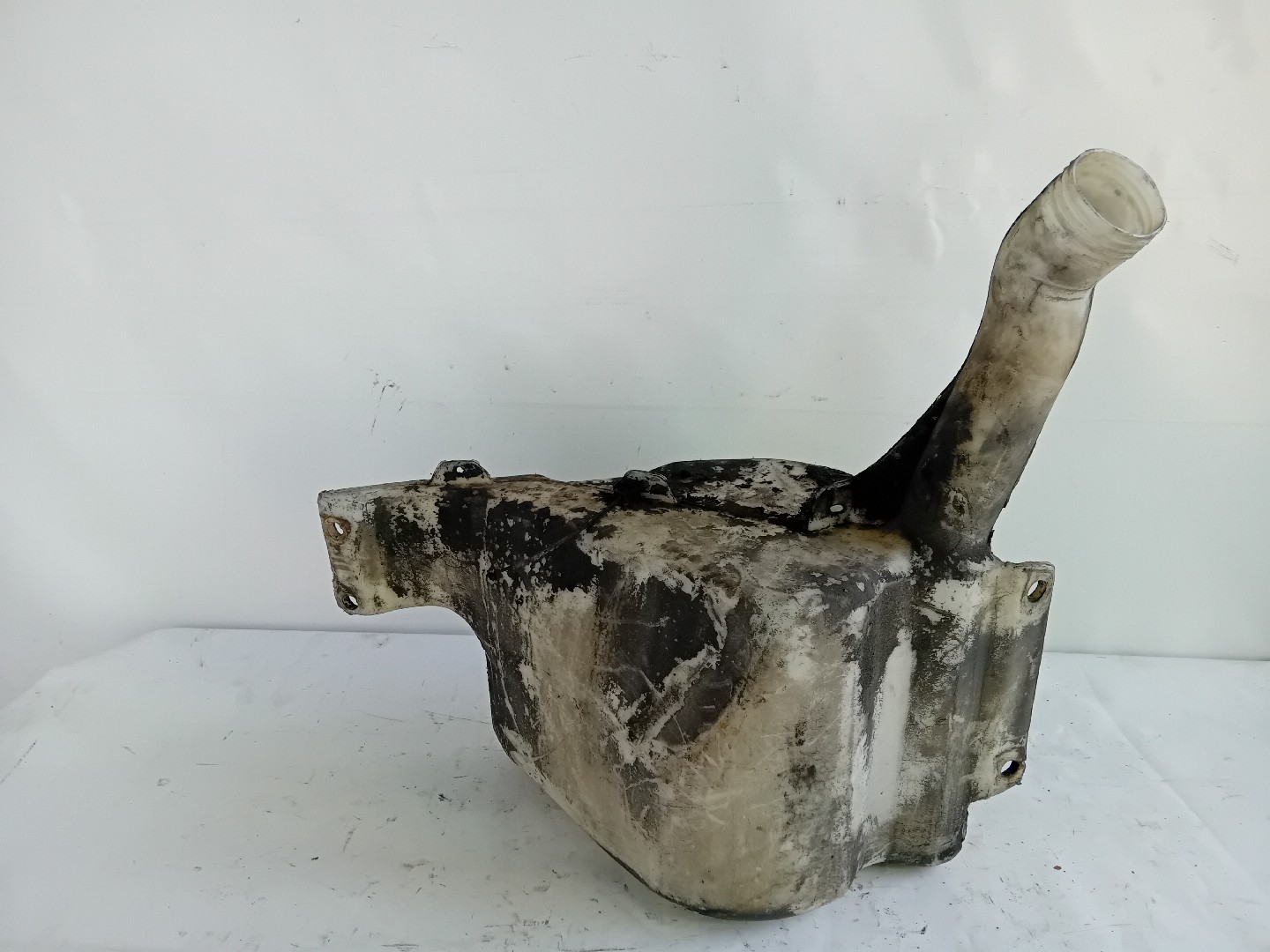 Deposito da Água SCANIA P82H  Imagem-3