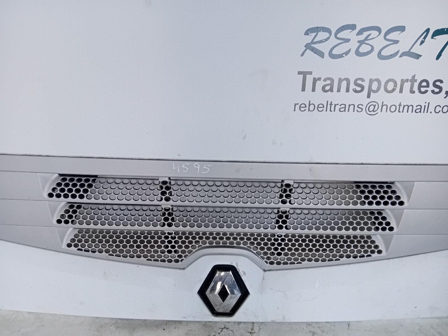 Grelha da Frente RENAULT TRUCKS Premium | 96 -  Imagem-2