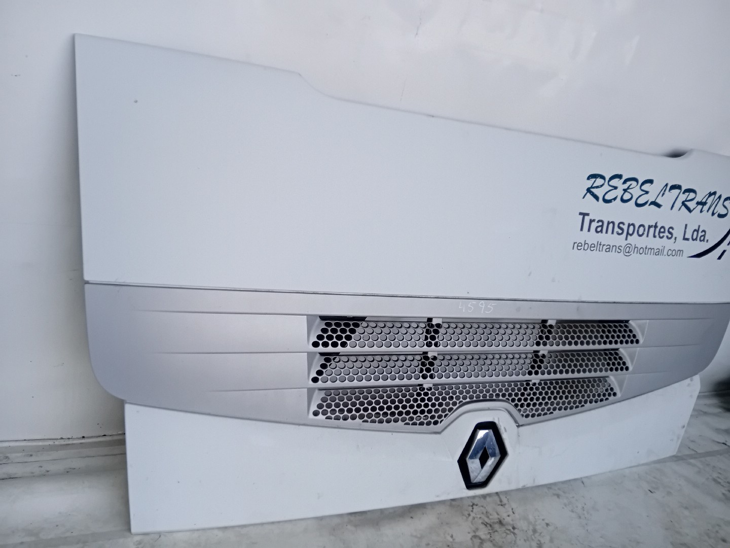 Grelha da Frente RENAULT TRUCKS Premium | 96 -  Imagem-1