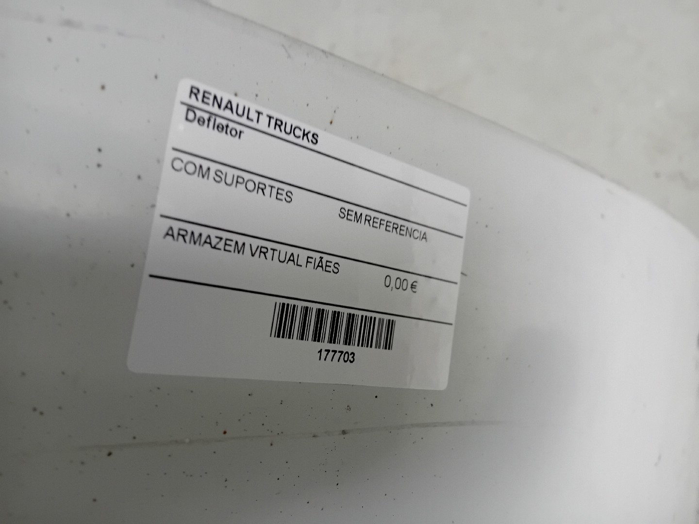DEFLECTOR RENAULT TRUCKS Premium | 96 -  Imagem-3