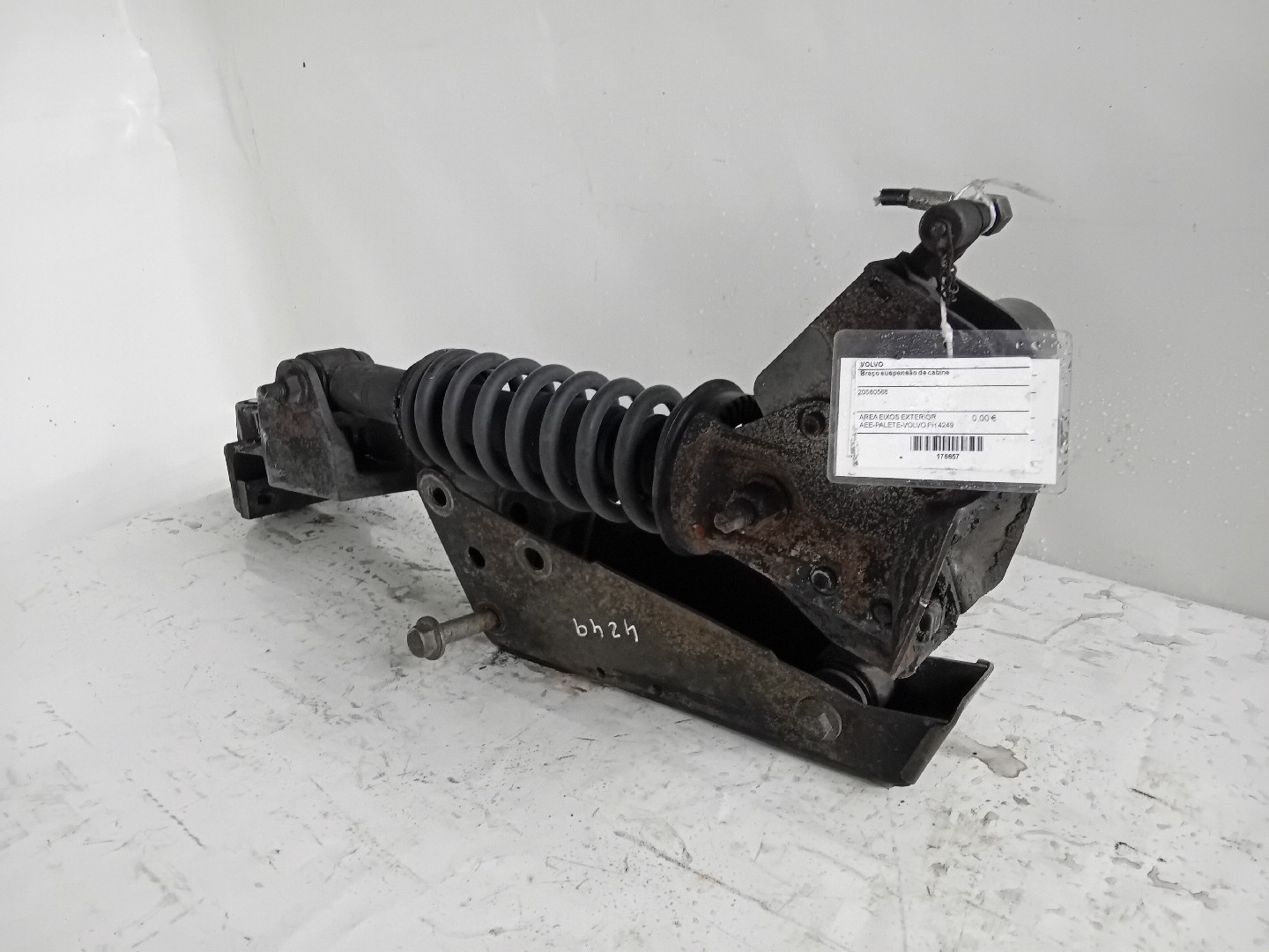 Braço suspensão de cabine  VOLVO FH | 05 -  Imagem-1