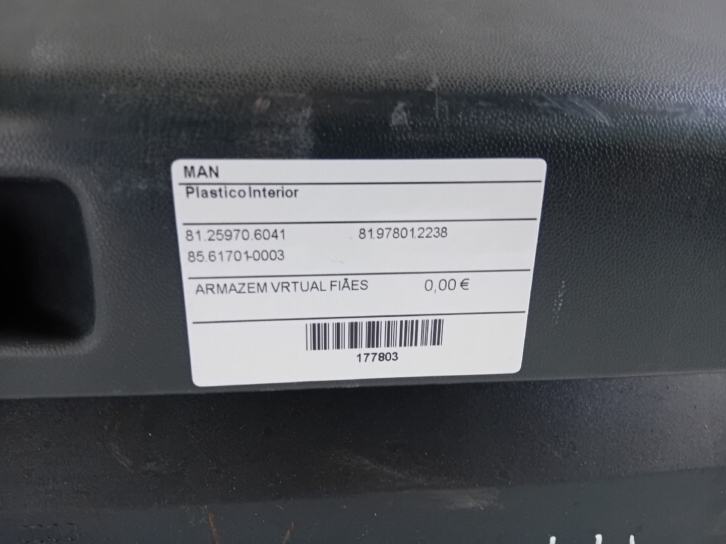 PLASTICO INTERIOR MAN L 2000 | 93 -  Imagem-4