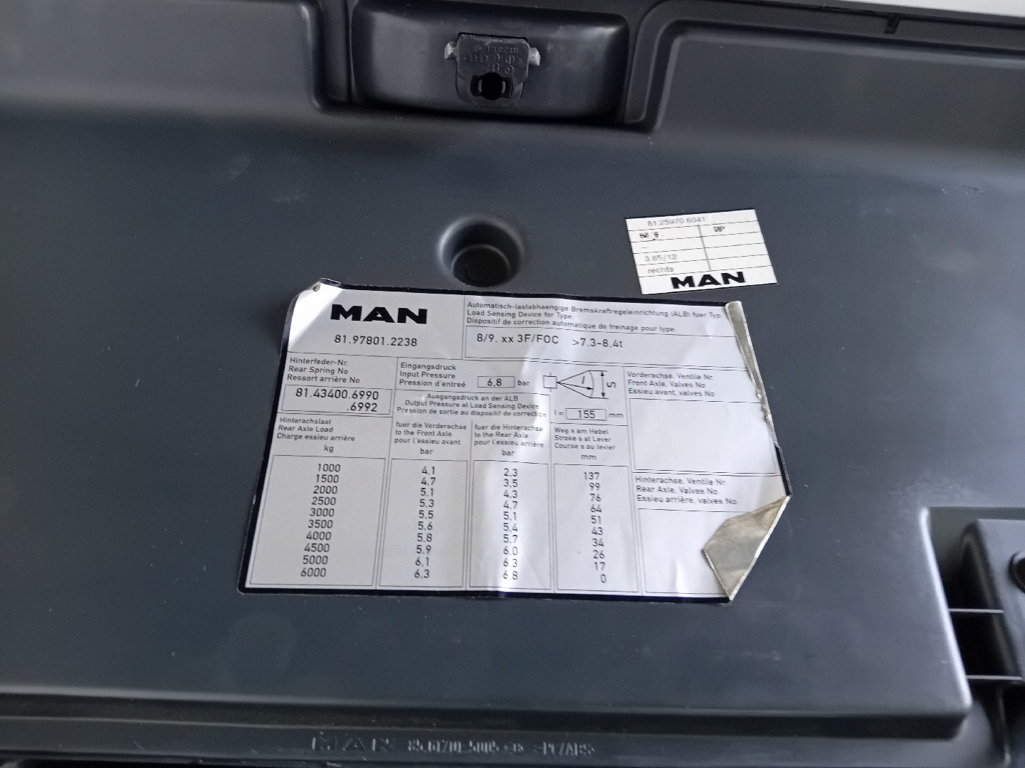 PLASTICO INTERIOR MAN L 2000 | 93 -  Imagem-3