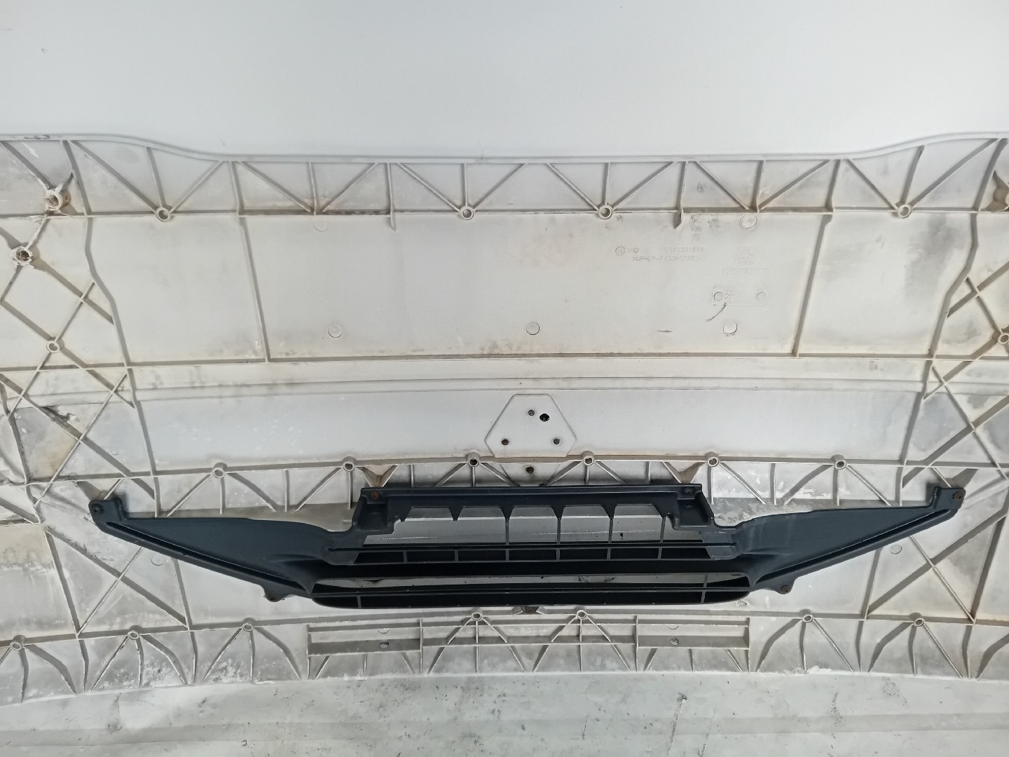 Grelha da Frente RENAULT TRUCKS Midlum | 00 -  Imagem-9