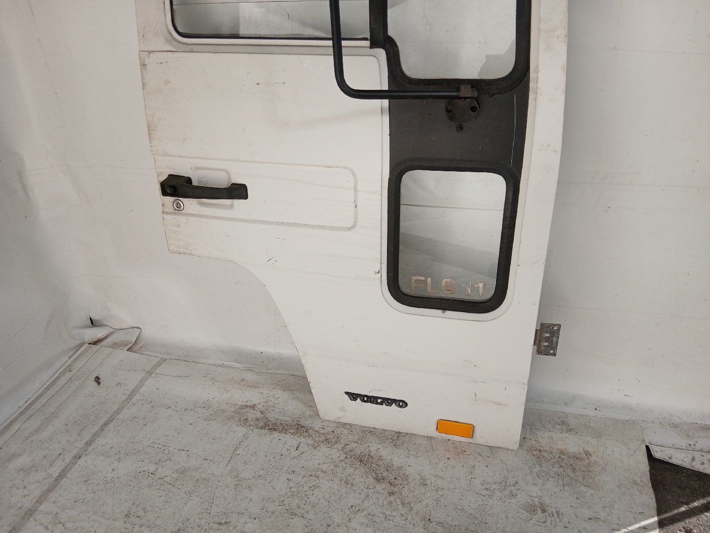 Front Door Right  VOLVO FL 6 | 85 - 00 Imagem-1