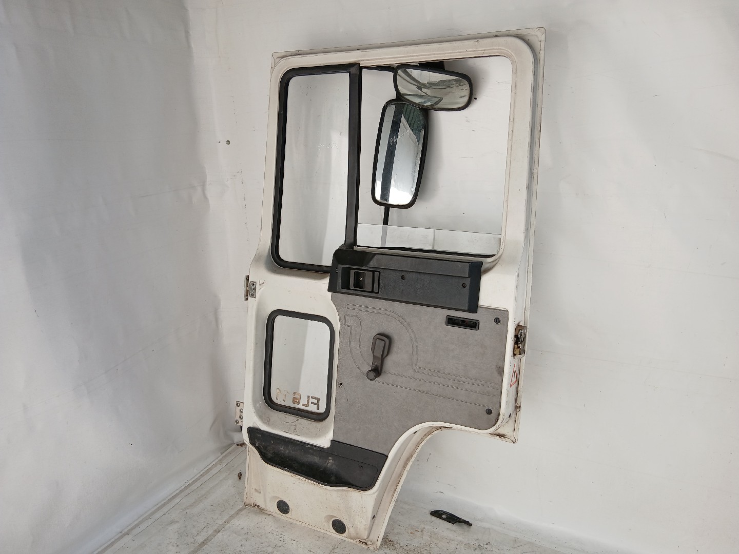 Front Door Right  VOLVO FL 6 | 85 - 00 Imagem-6