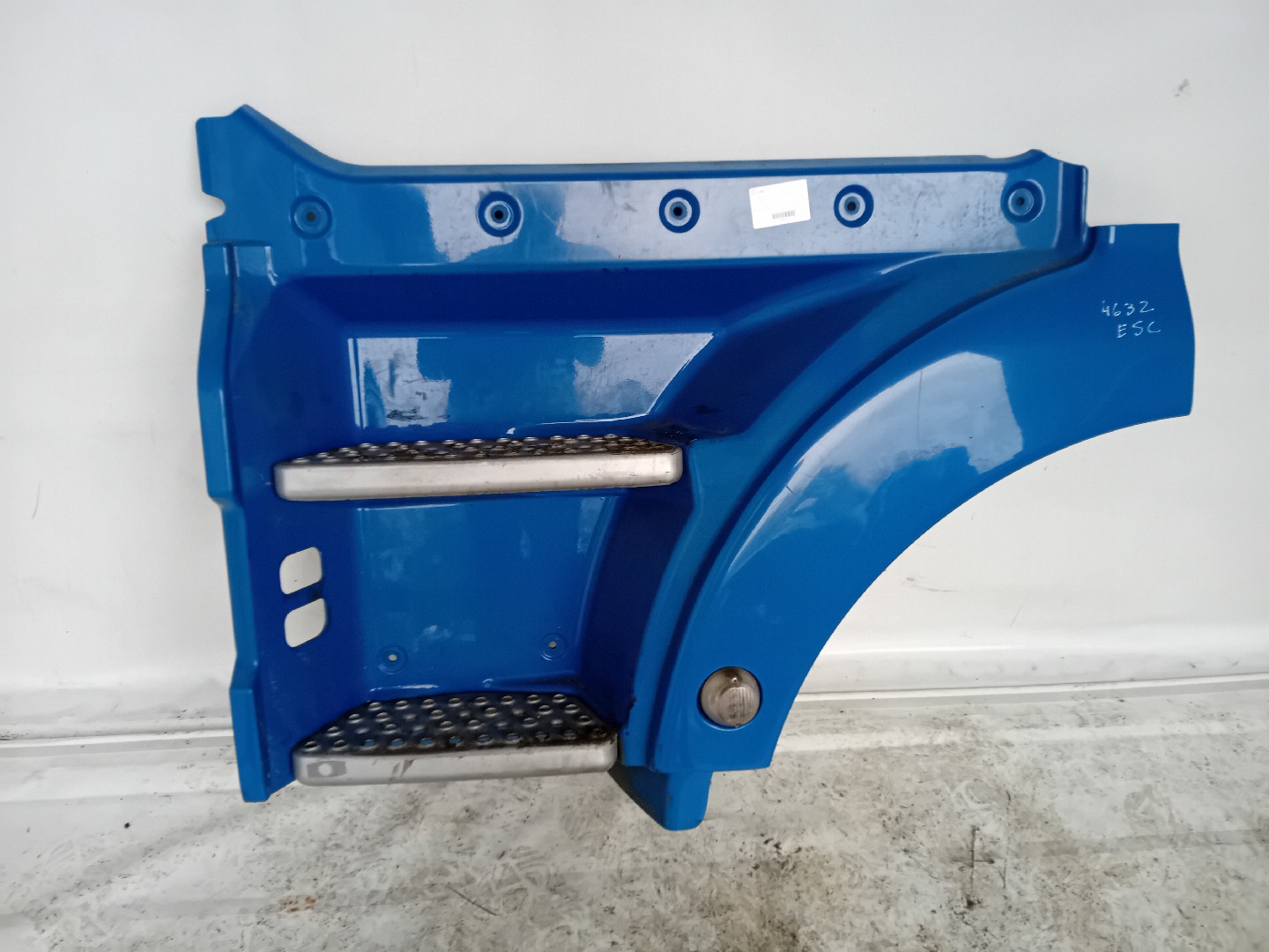 Estribo ESQ MAN - ID S_61771