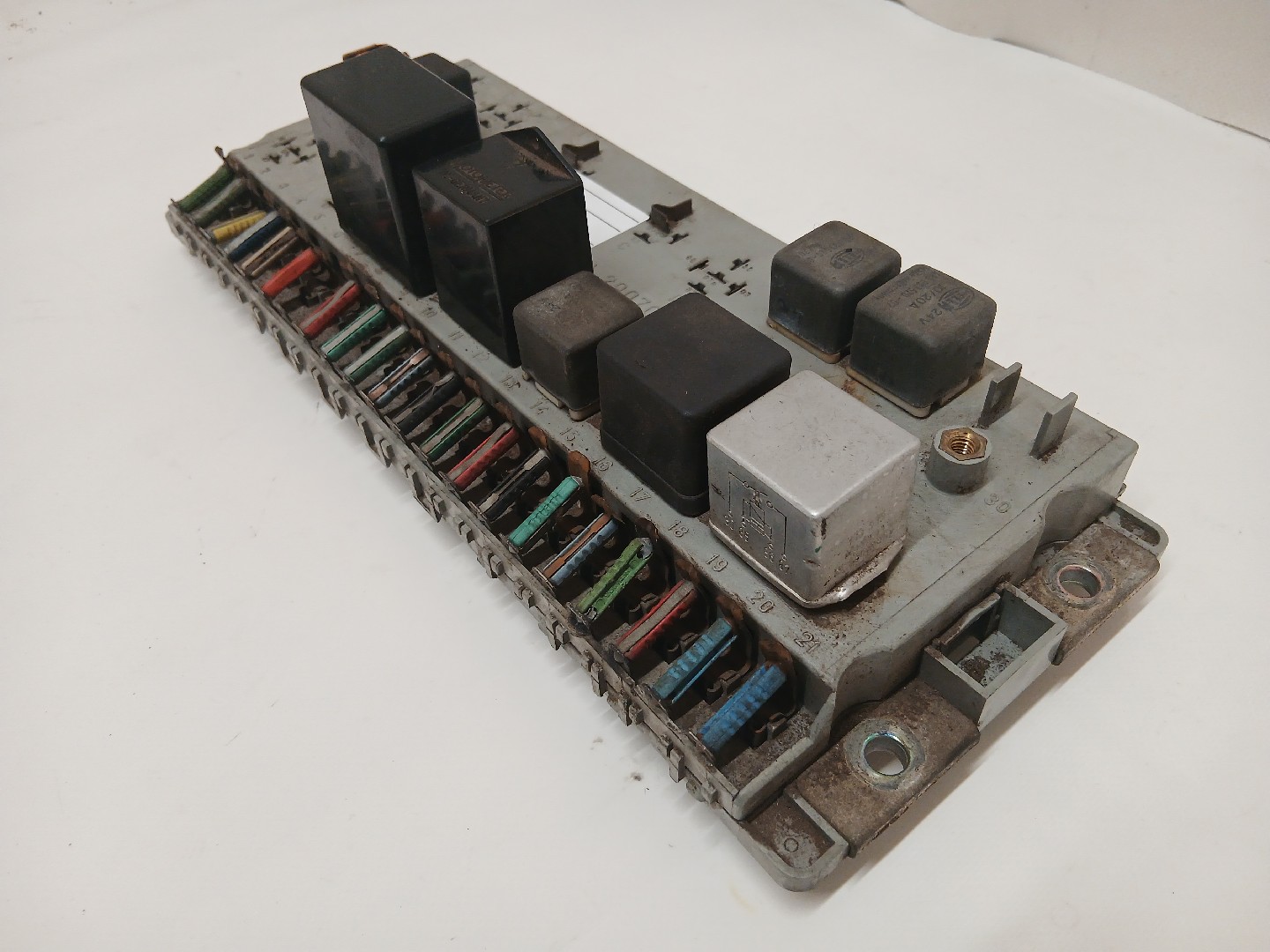 Caixa dos Fusíveis SCANIA 3 - series | 88 - 96 Imagem-1