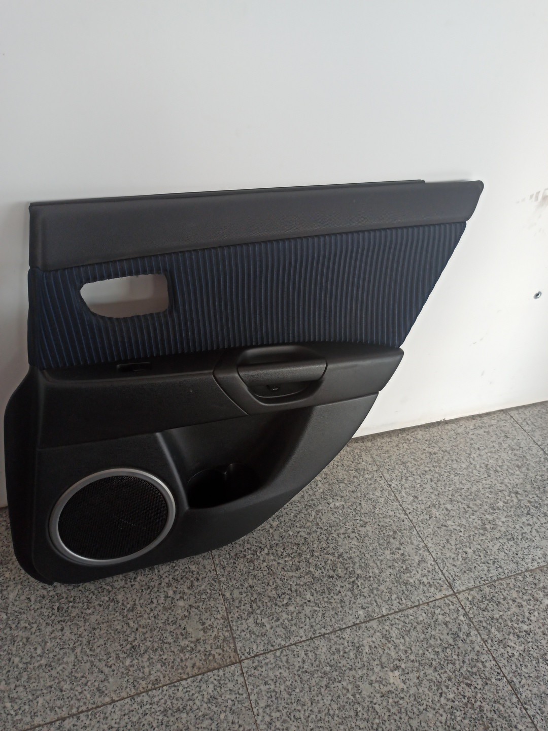 Quartela de porta trás direita MAZDA 3 (BK) | 03 - 09